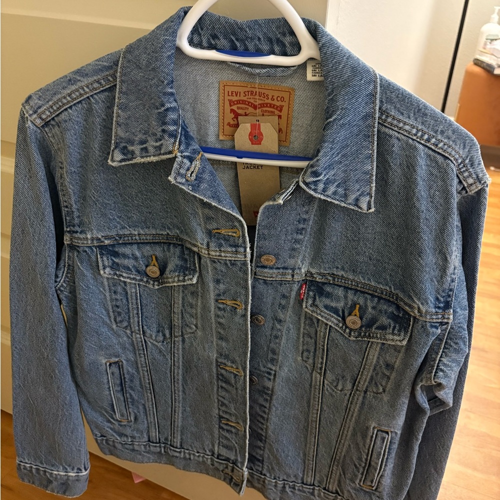 Levi's Classic Blue Jean Jacket 
BRAND NEW W TAGS